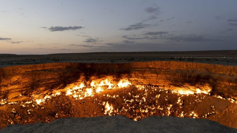Cratere di gas Darwaza (Derweze) nel deserto del Karakum in Turkmenistan.