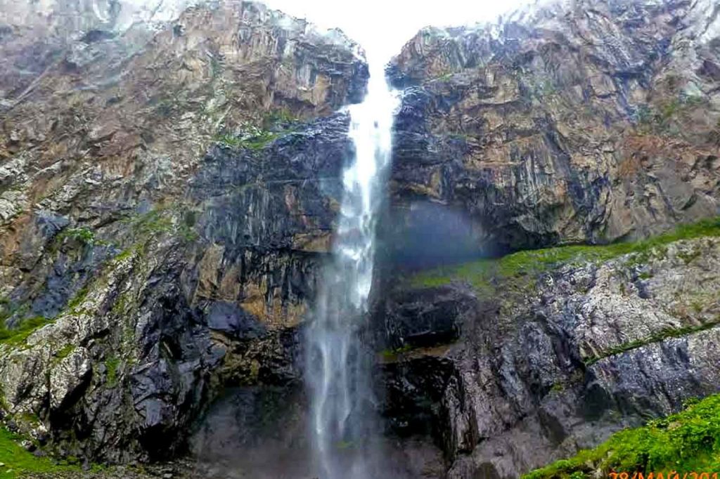 Sokuluk_Gorge_Waterfall_2-2