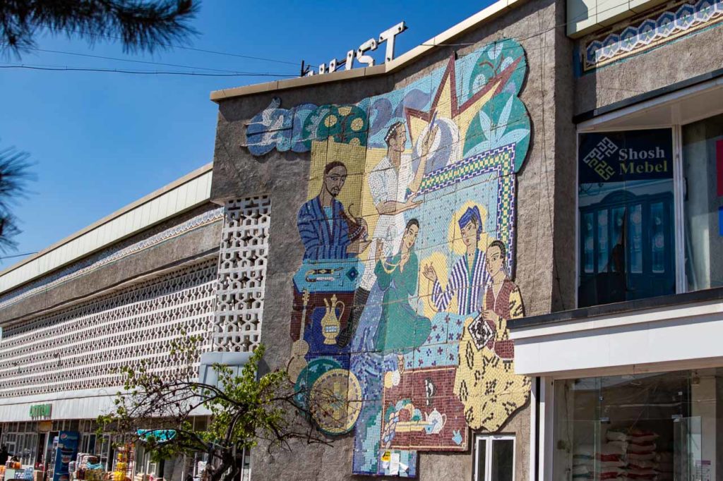 mural de la ciudad de chust