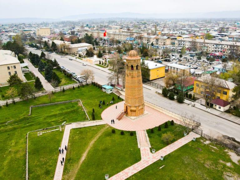Uzgen minaret view