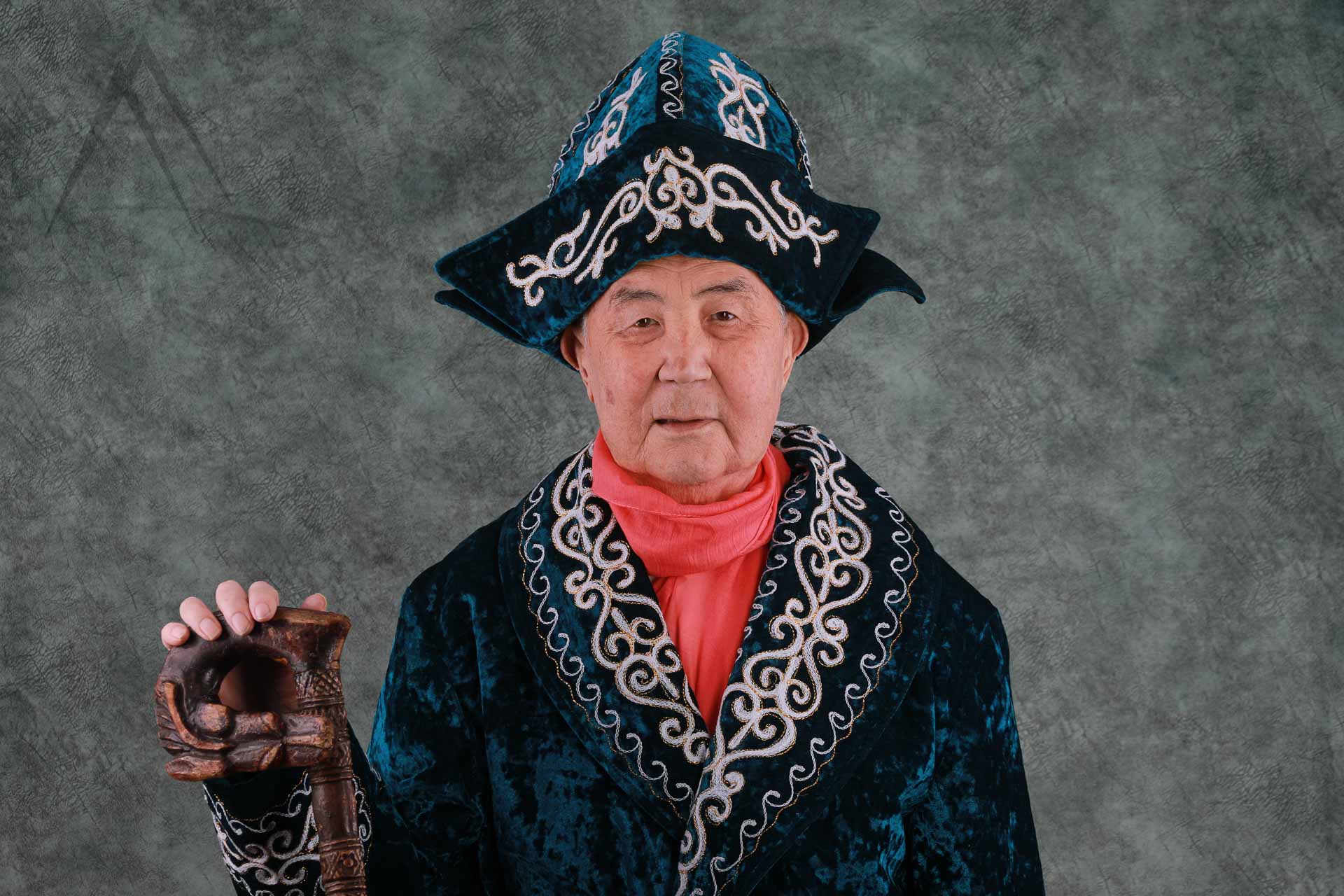 Jiafei in kazakh traditional dress