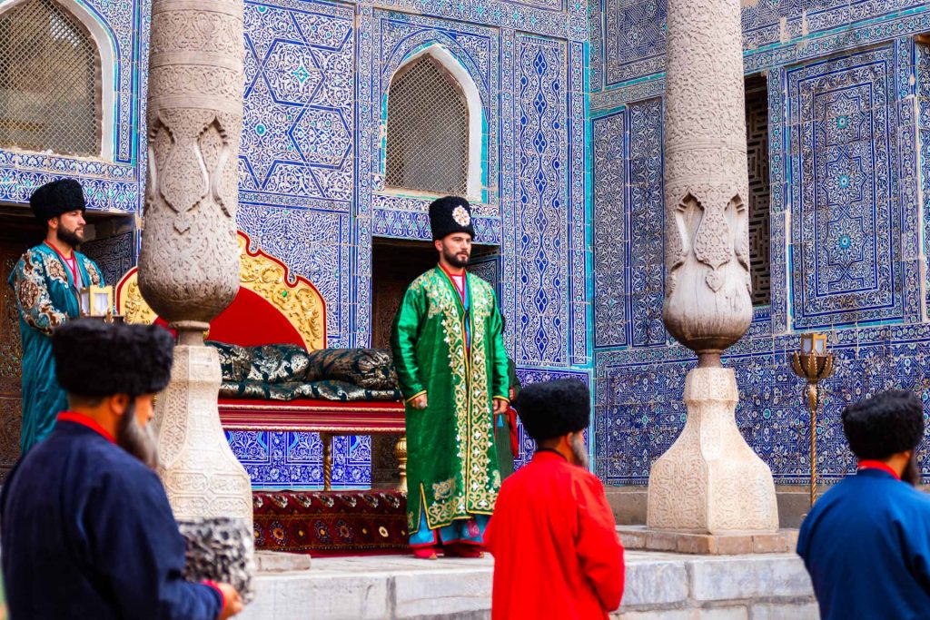 Uzbek clothing is very colorful and traditional 