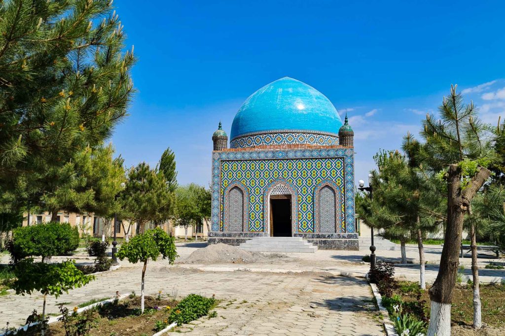Al Roshidoni Mausoleum​ in Rishtan