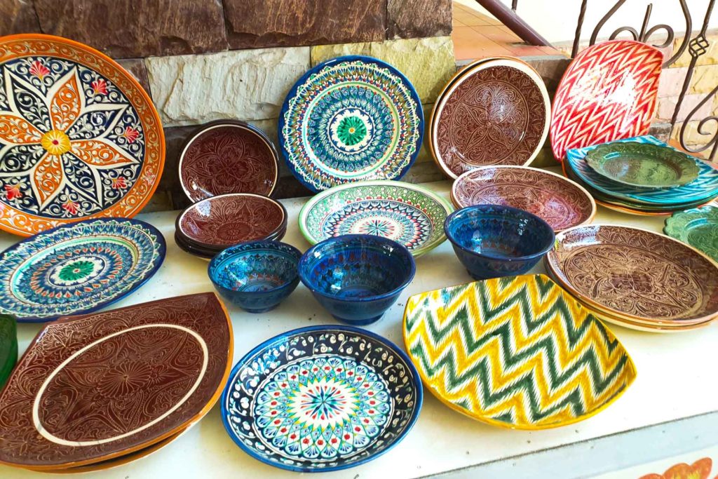 ceramic plates in Rishtan
