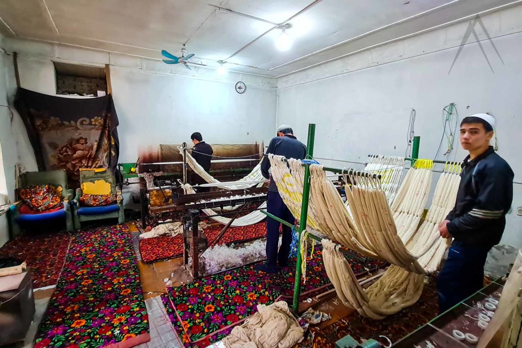 silk production workshop protecting white lines