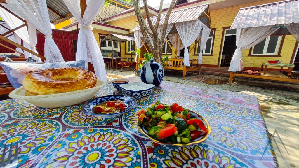 uzbek food in the tapchan table