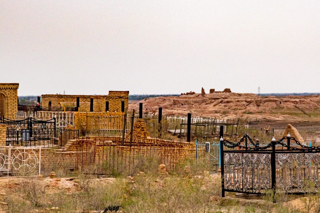izdarkhan is a necropolis and archeological site in Karakalpakstan, an autonomous republic within Uzbekistan.