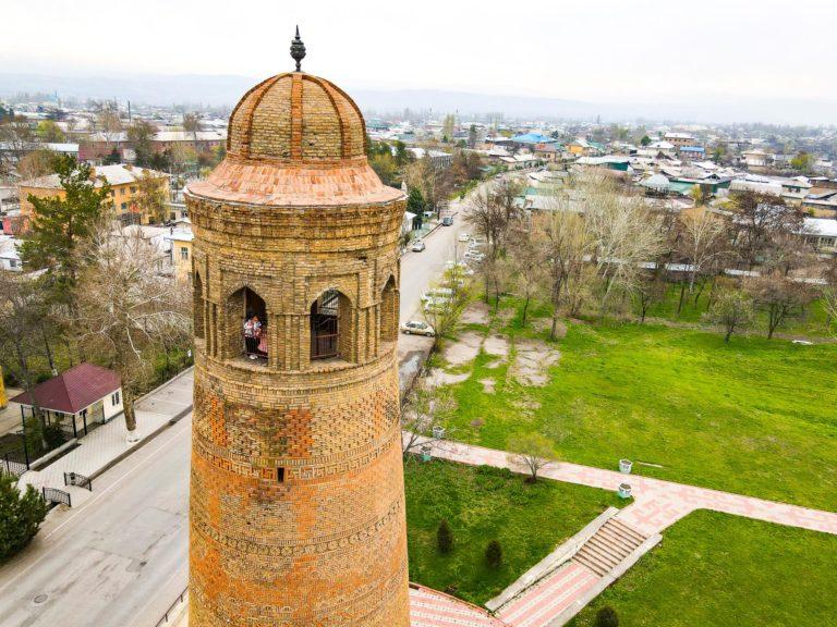 uzgen minaret view