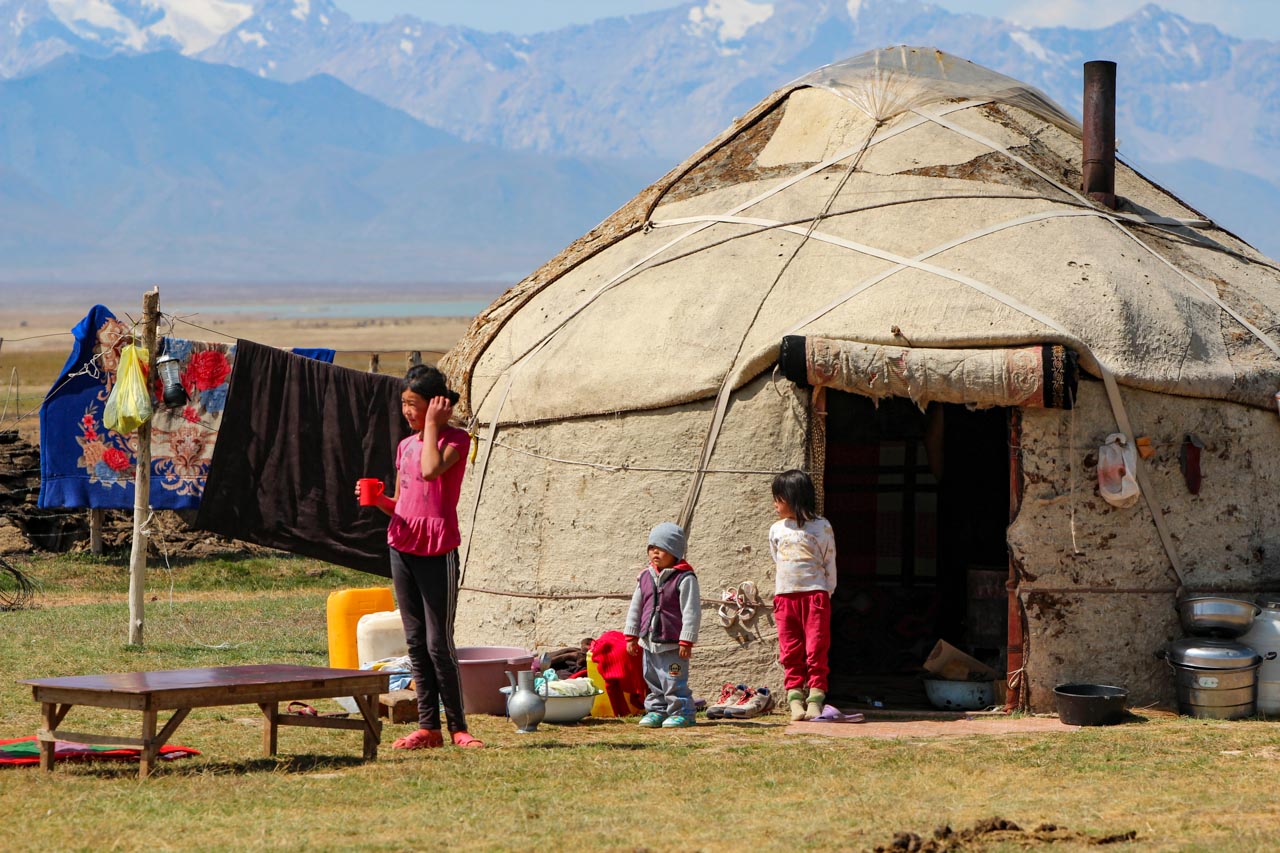 Yurta nel lago Chatyr Kul in Kirghizistan