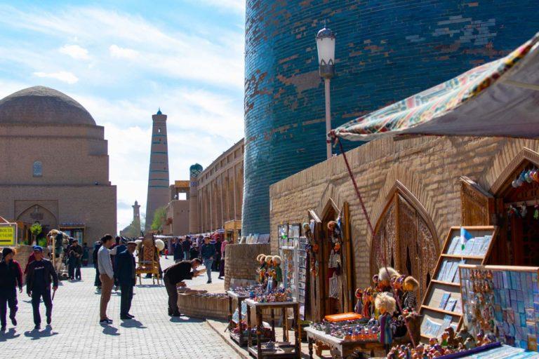 Khiva_street_souvenirs
