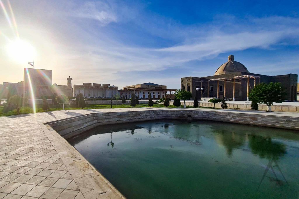 Gijduvan madrassa and pool