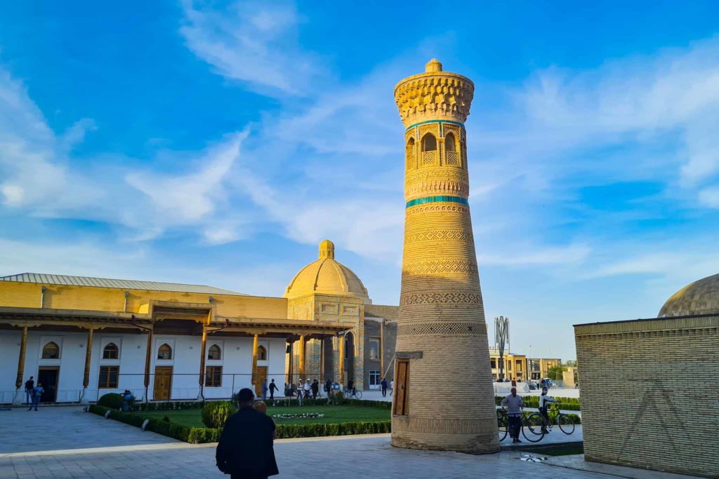 Gijduvon minaret