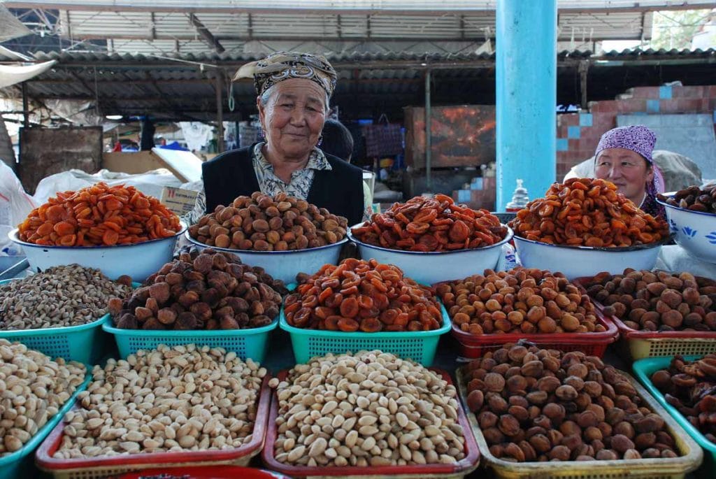 Bazar Kirgisistan Nüsse und Früchte