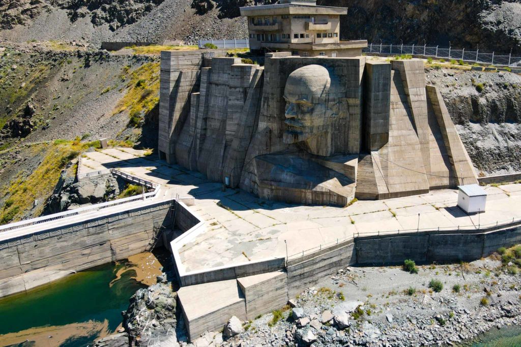 Lenin head by Kirov dam