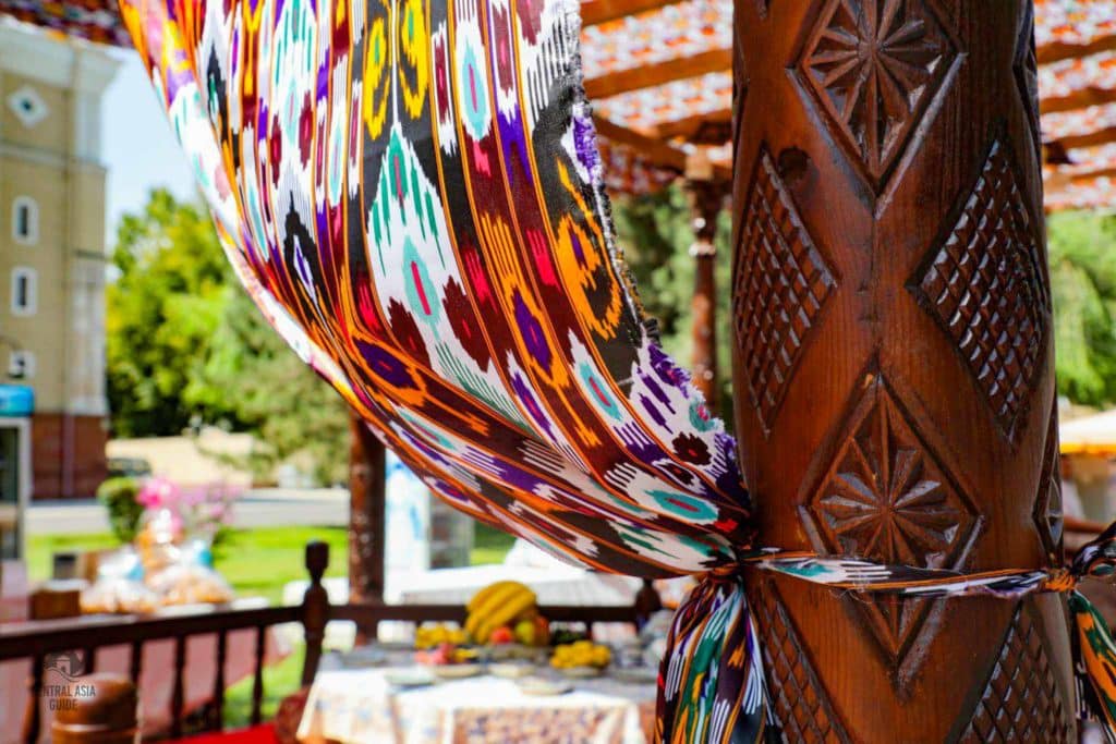 L'atlas ouzbek est un excellent souvenir