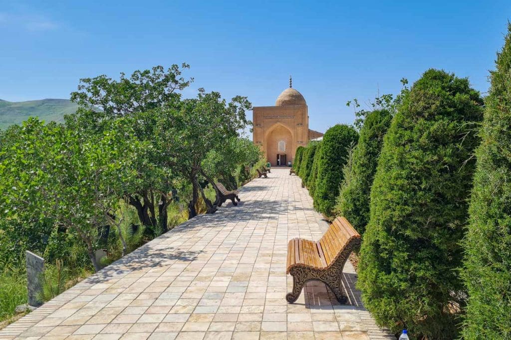 mauusoleum in katta langar