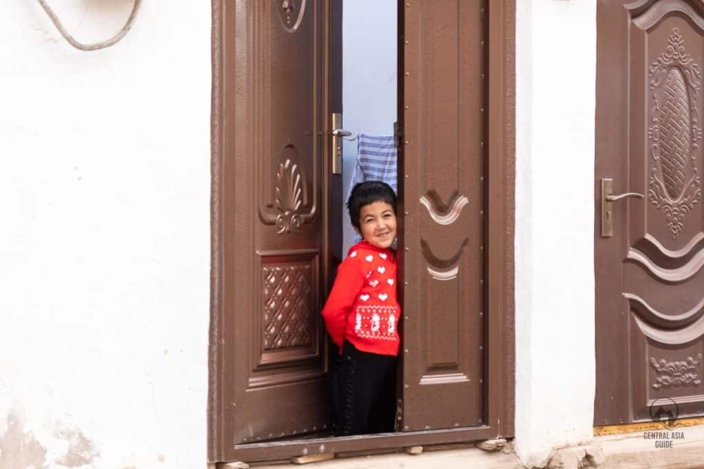 Uzbek girl in Khiva mahalla