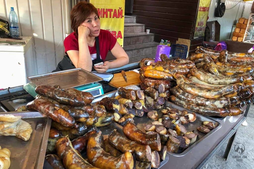 Kirgisische Pferdewurst im Bazar verkauft