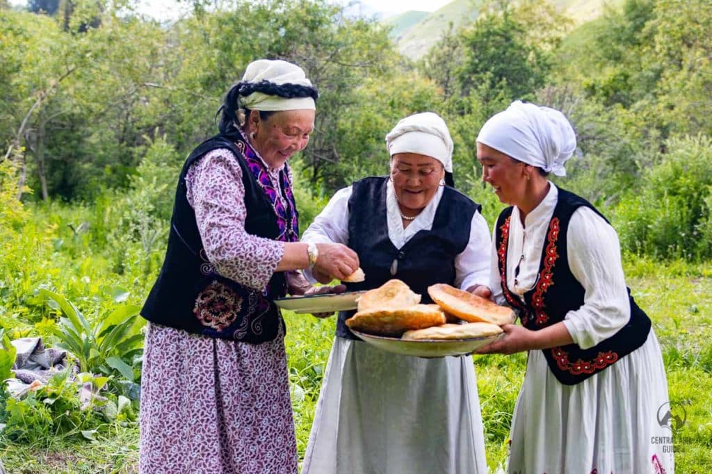 Chyptama kyrgyz clothing