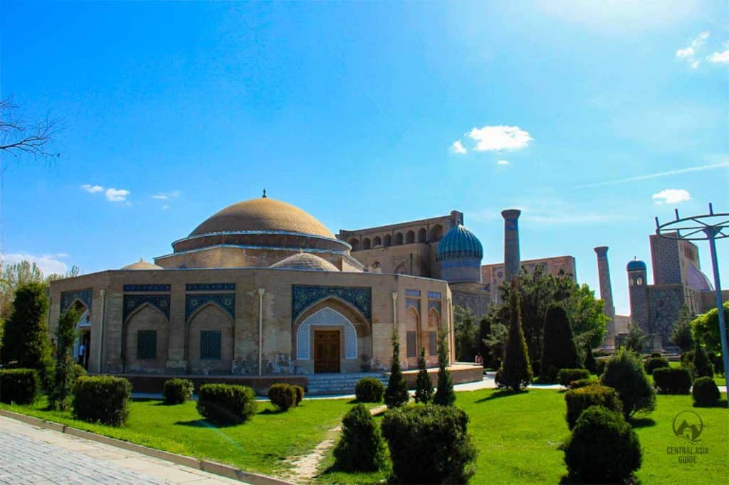 Chorsu art gallery near Registan in Samarkand
