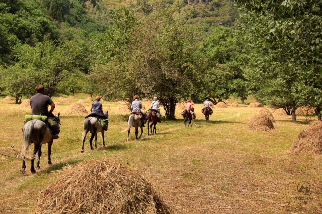 horse riding tour to Son Kul