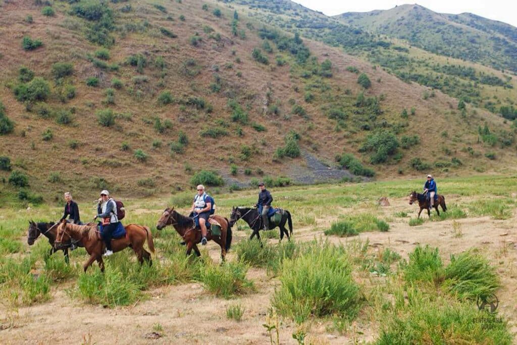 horse riding tour to Son Kul