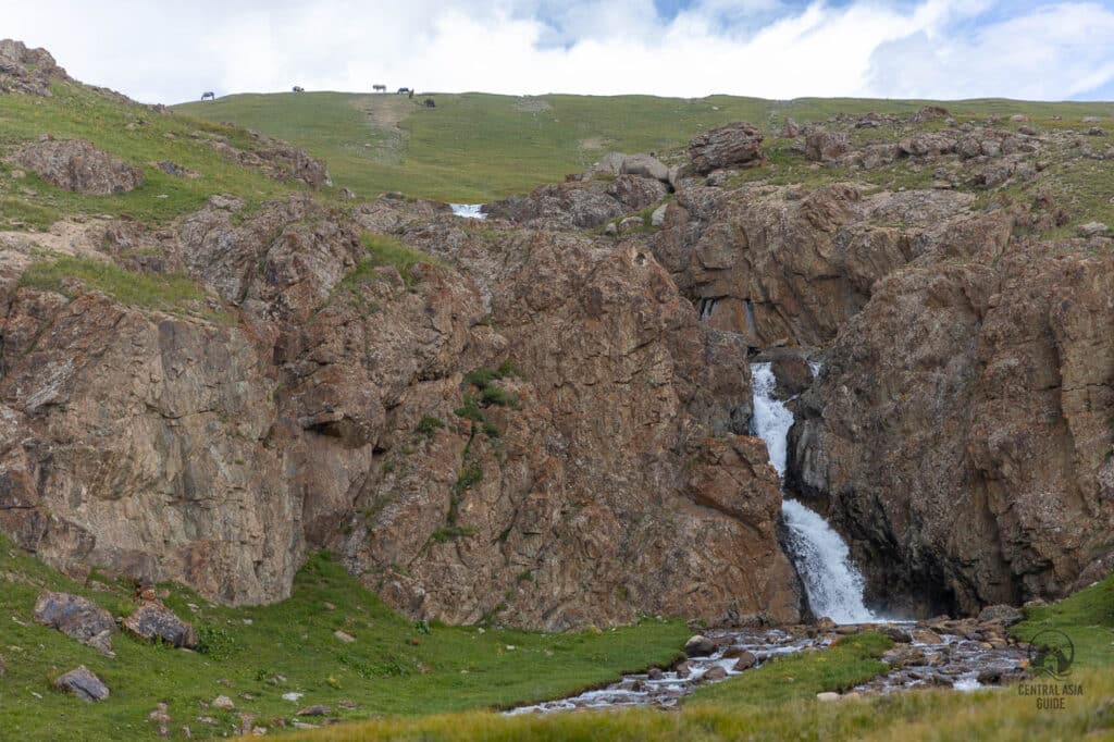 Waterfall near the Tosor pass