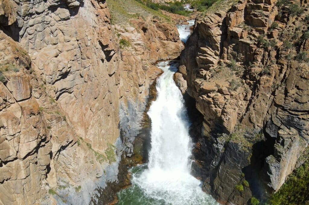 Son Kul waterfall from drone