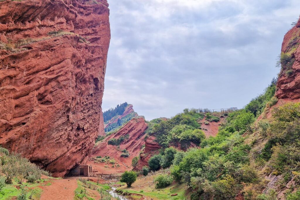 Red rocks in Jeti Oguz