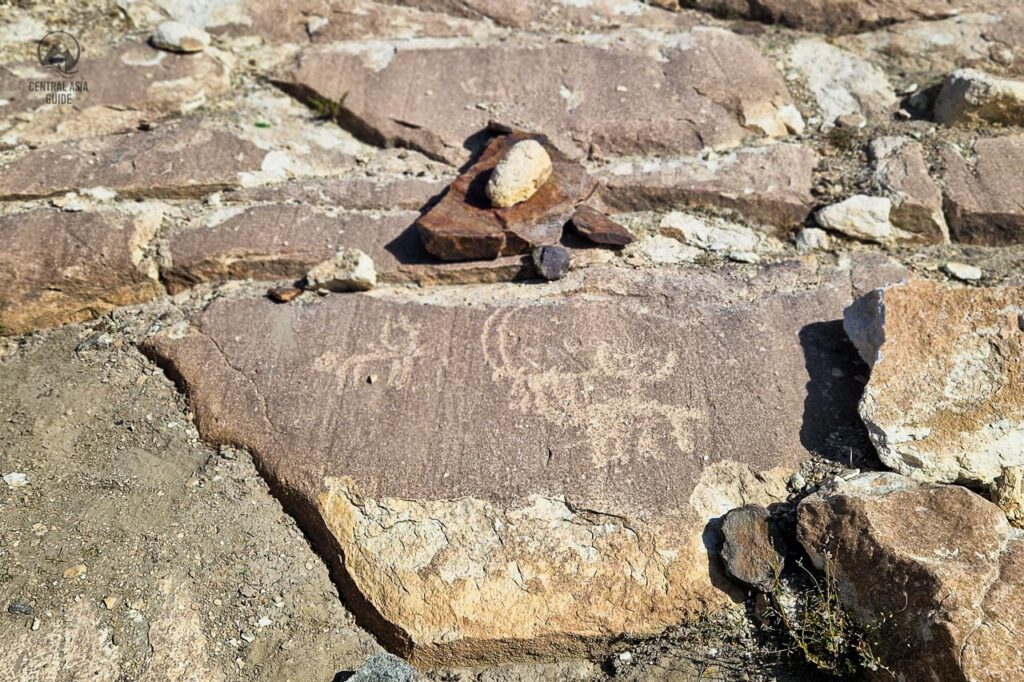 Petroglyhs in Langar with images of mountain goats