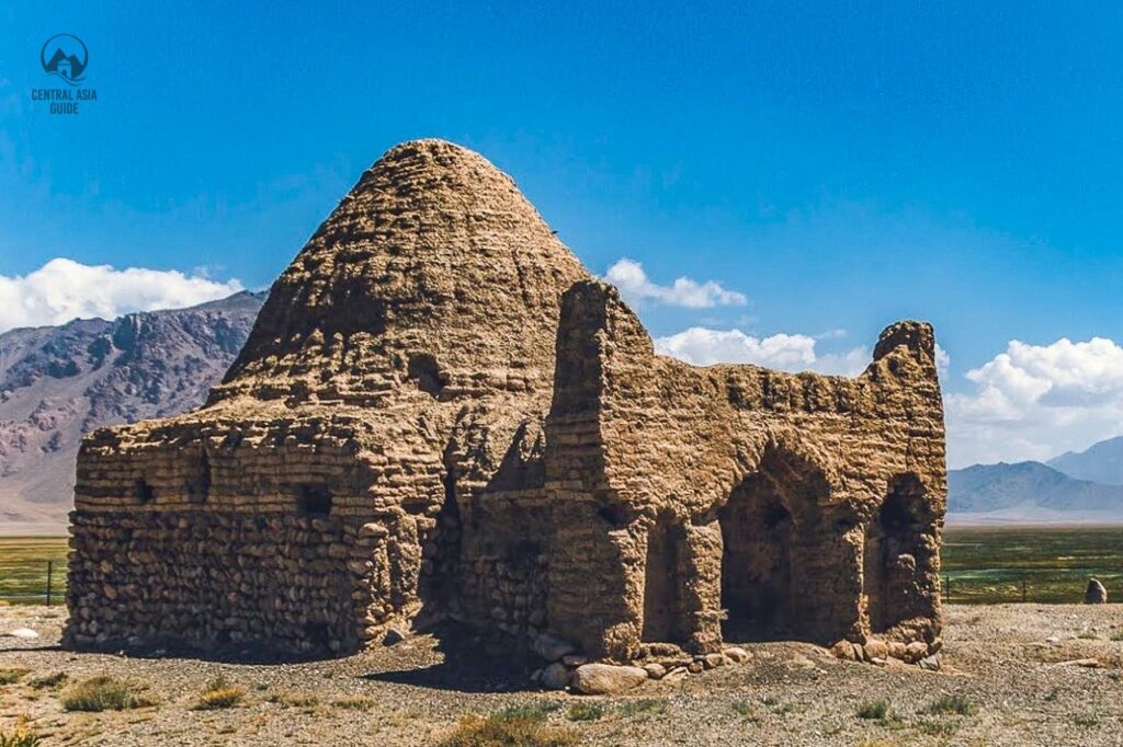 Tomb of a Chinese merchant in Pamir