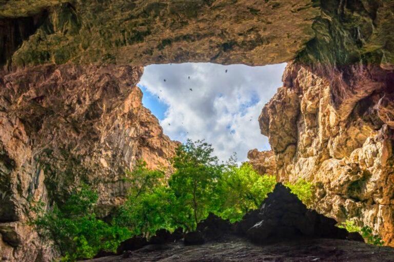 Ak Meshit cave