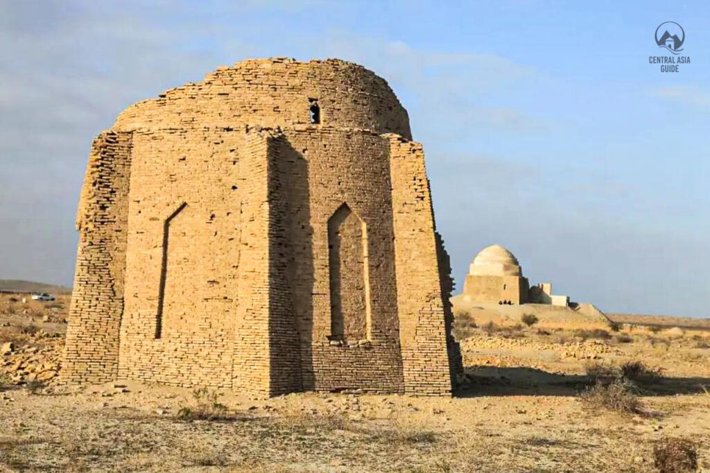 Dekhistan mausoleums