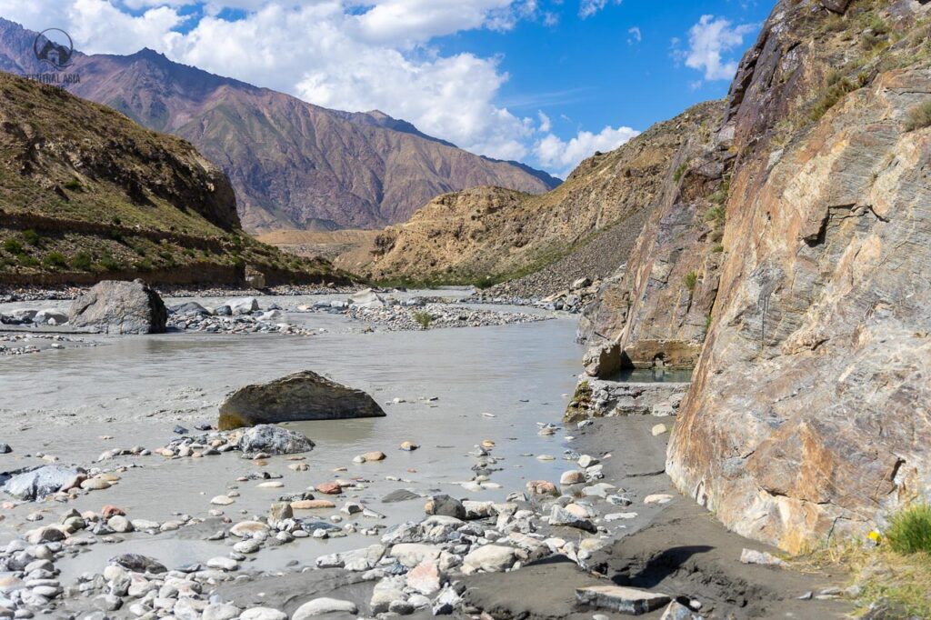 Enilchek hot spring next to Sary jaz river in Kyrgyzstan