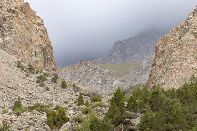 One of the two hiking routes to Kulikalon lakes from Artuch base camp