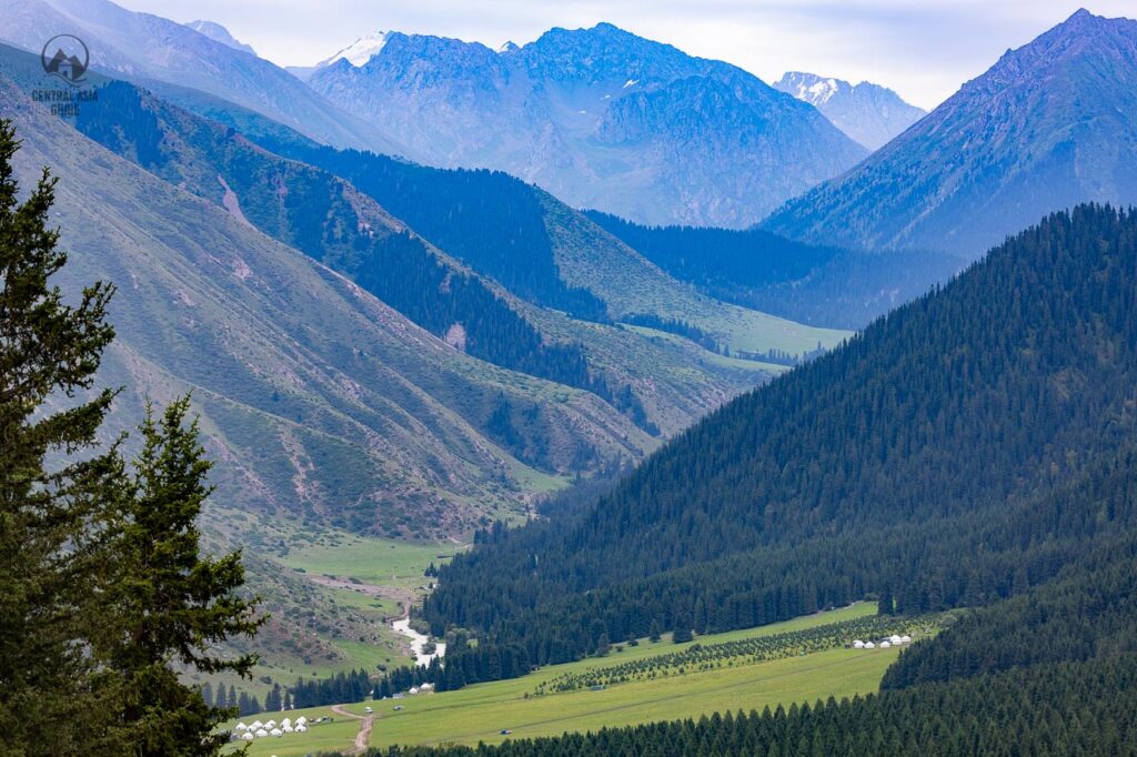 Jeti Oguz valley with yurts and mountains in the background