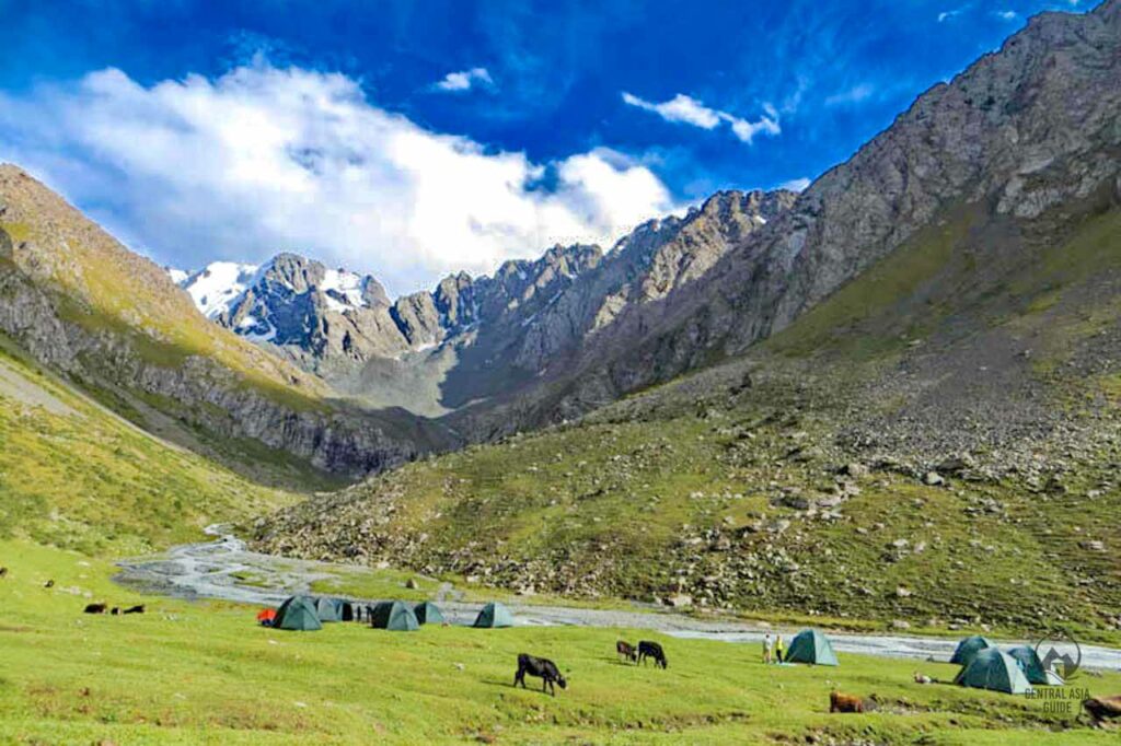 Kyrgyzstan mountain trek tour