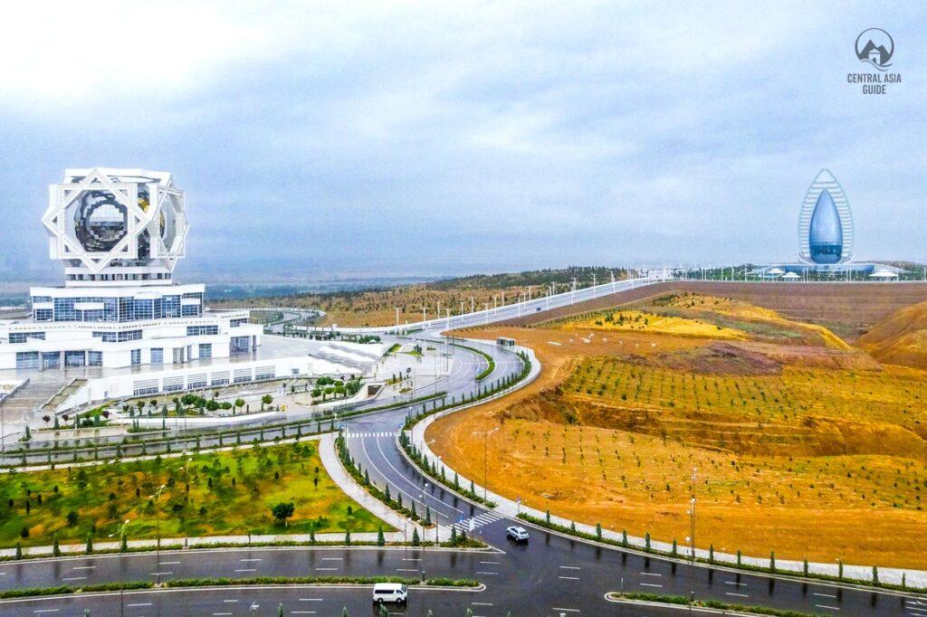 Vista aerea del Palazzo dei Matrimoni e dell'Hotel Yyldyz ad Ashgabat, Turkmenistan.