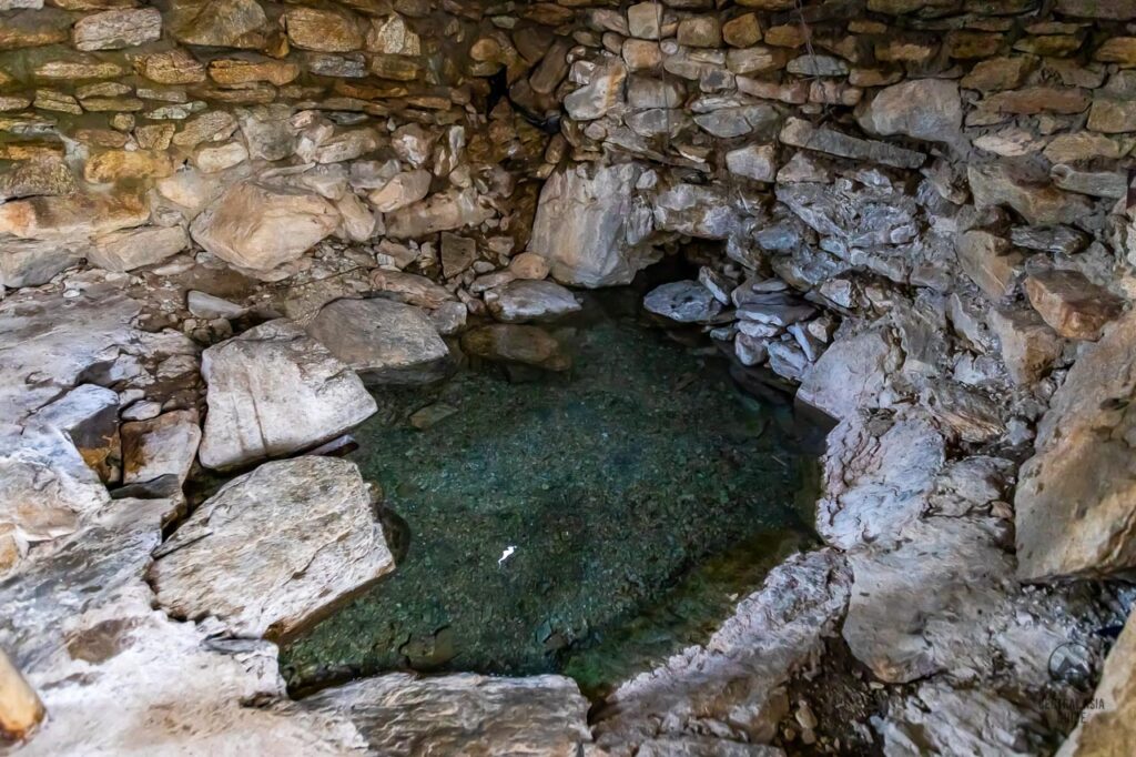 Yashikul lake hot spring