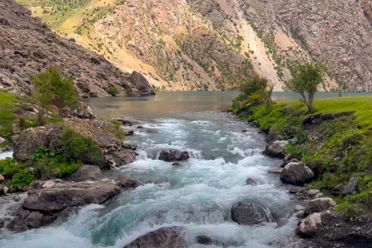 River leaving the last lake of Seven lakes Haftkul