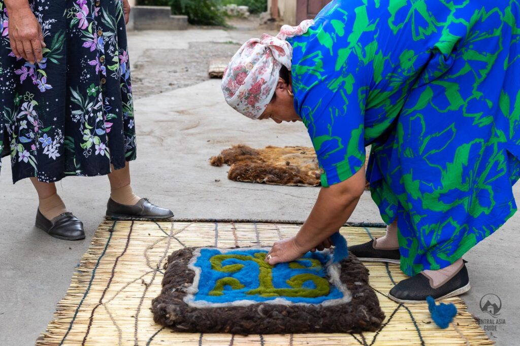 Kyrgyz felt product production process in Kochkor