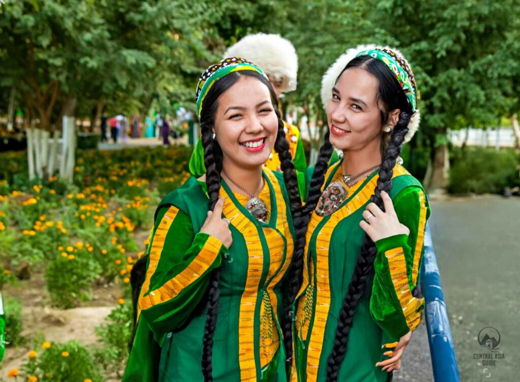 Turkmenistan clothing