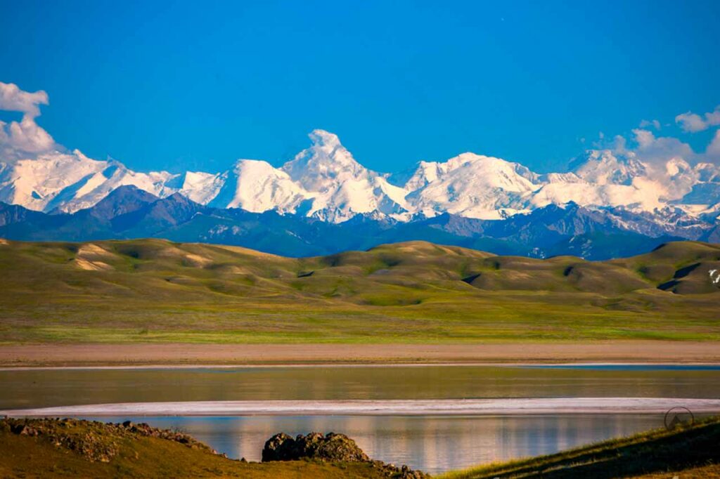 Tuzkol Lake