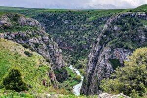 Eine Tageswanderung zur Aksu-Schlucht