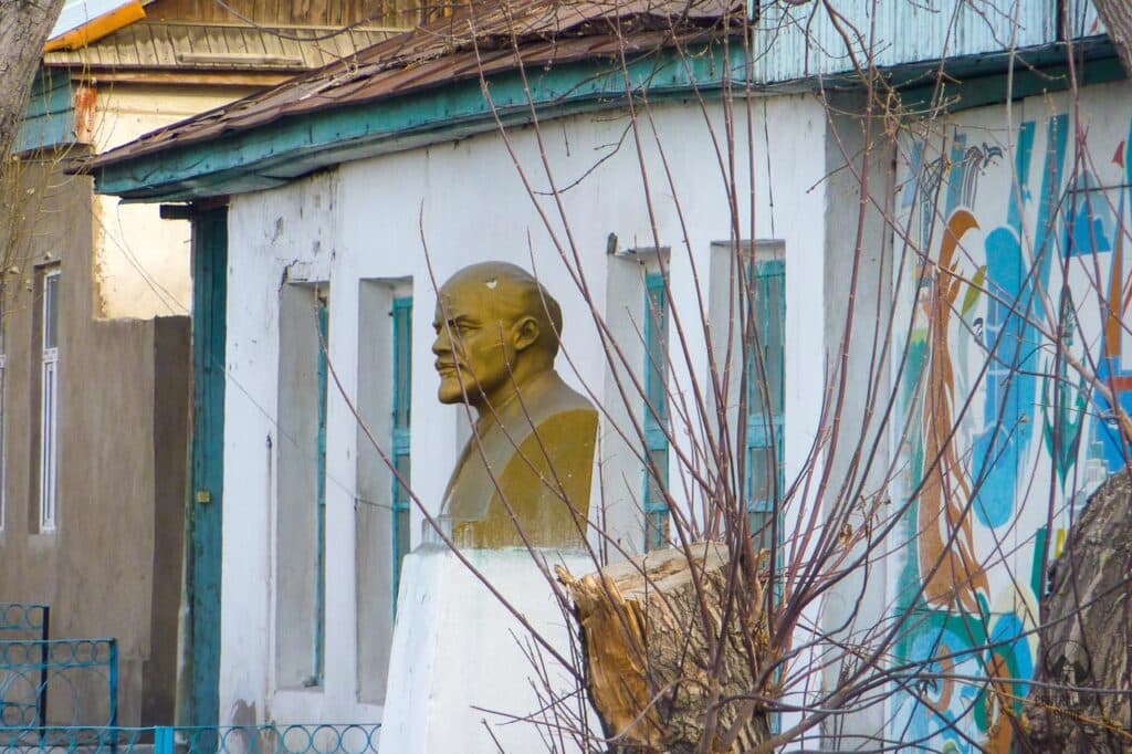 Lenin statue in Balykchi
