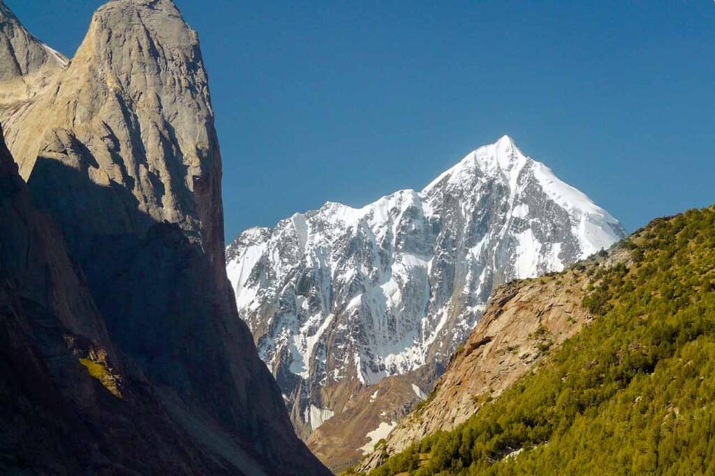 Asan (4230 m) and Piramidalny (5509m) peak